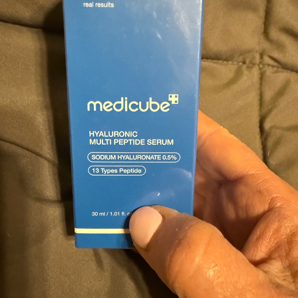 Medicube Hyaluronic Multi Peptide Serum